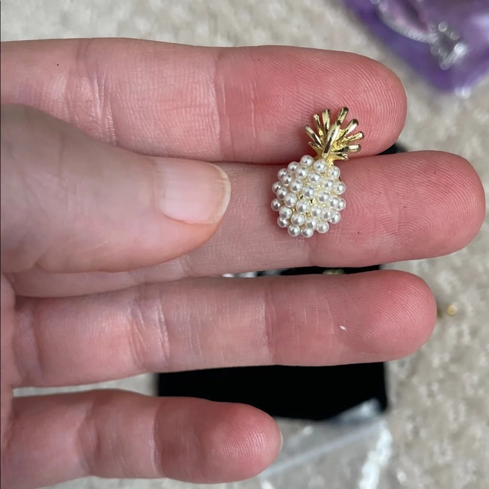 N/A chic pineapple